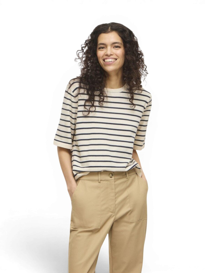 Ecru pull met blauwe strepen Vimalu Vila