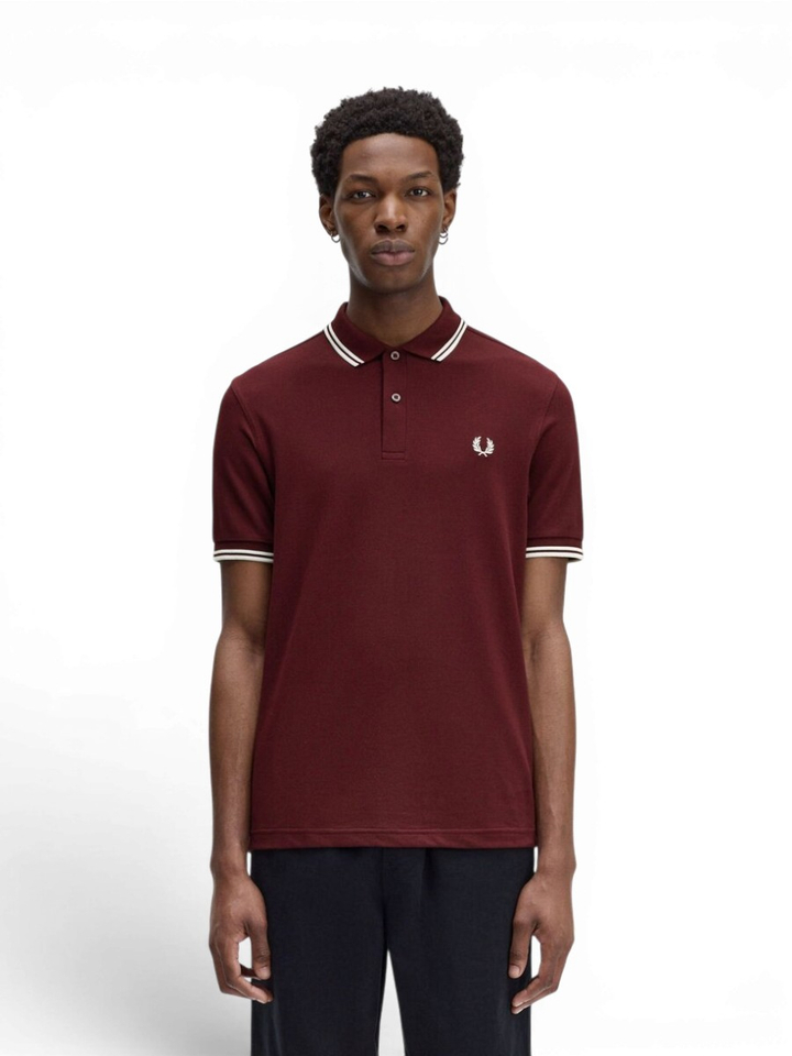 Bordeaux polo met merklogo op de borst Fred Perry