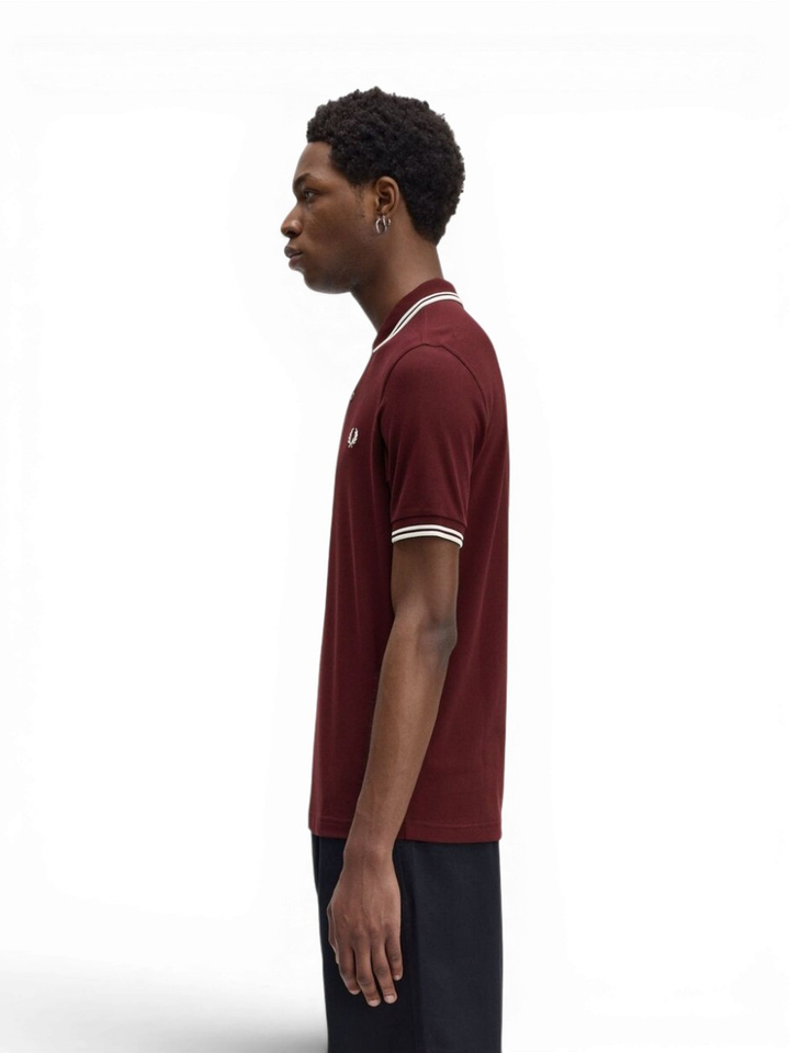 Bordeaux polo met merklogo op de borst Fred Perry