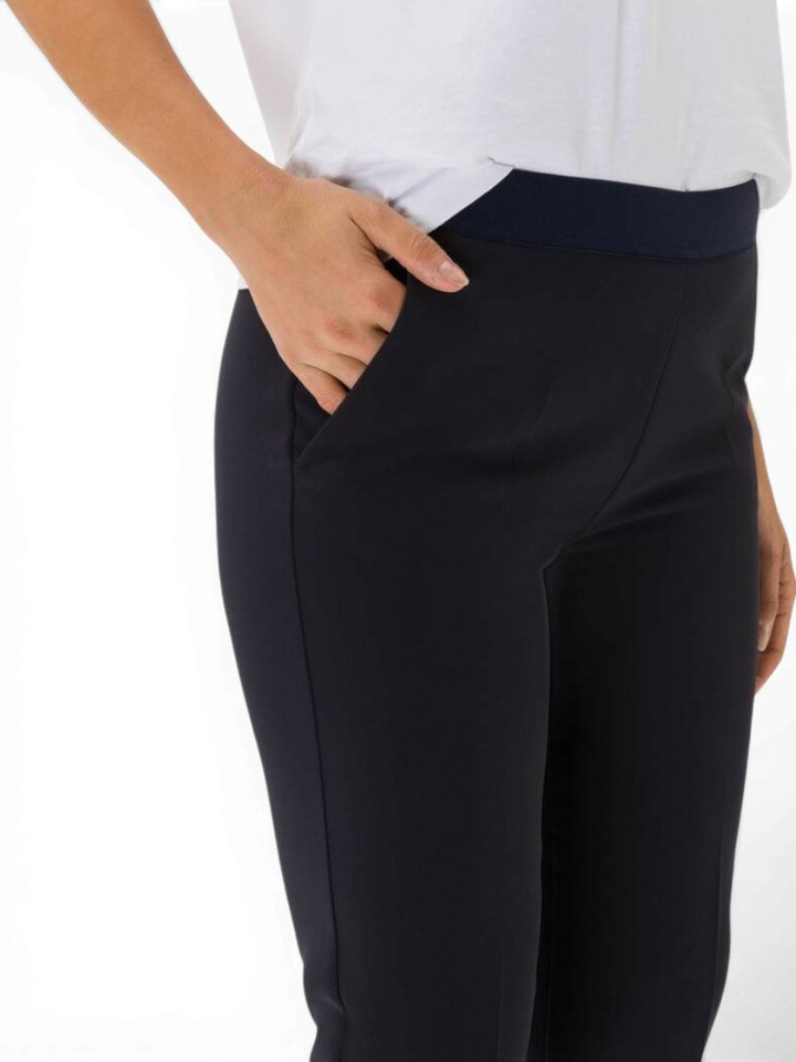 Donkerblauwe broek met elastiek Raphaela