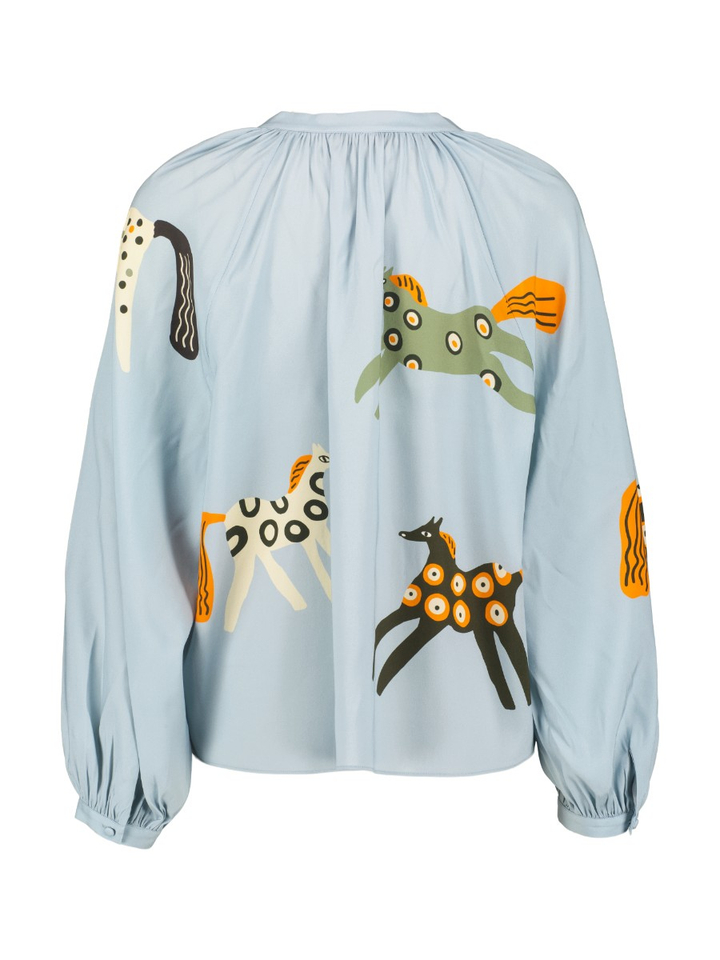 Lichtblauwe zijden blouse met multicolor dierenprint Herzen's