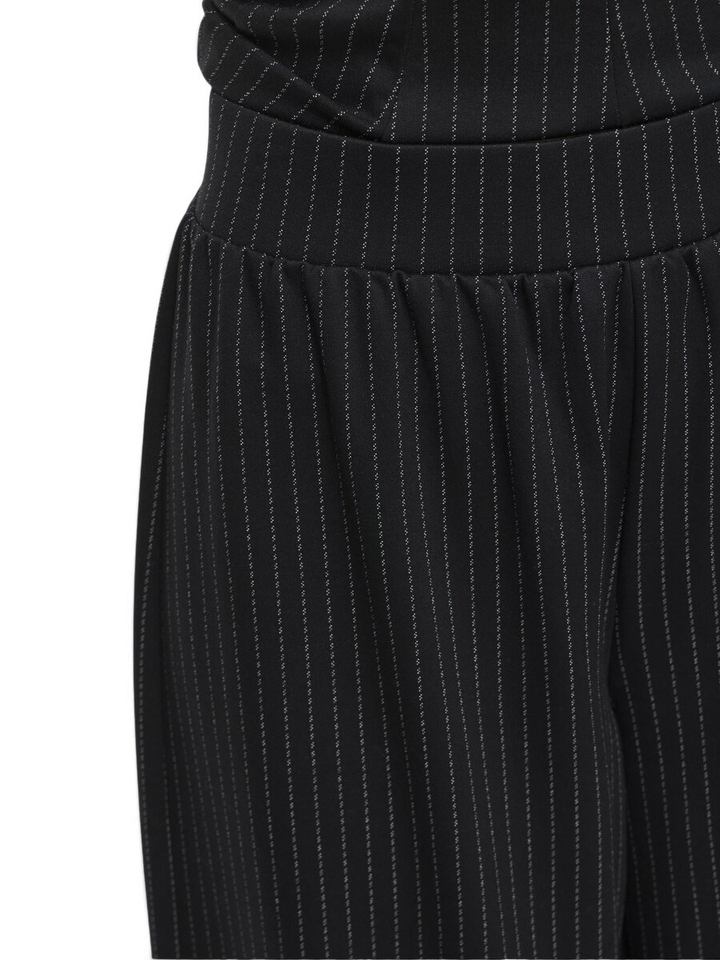 Zwarte wijde broek met elastiek en fijne krijtstreep Vila 