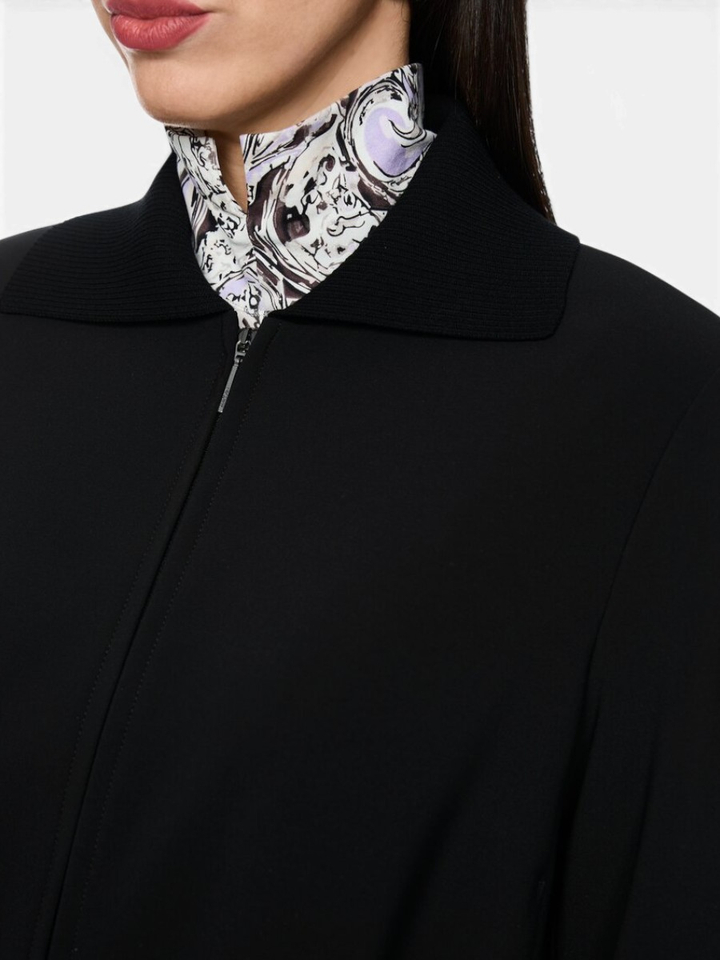 Zwart blousonjasje met kraag Marccain