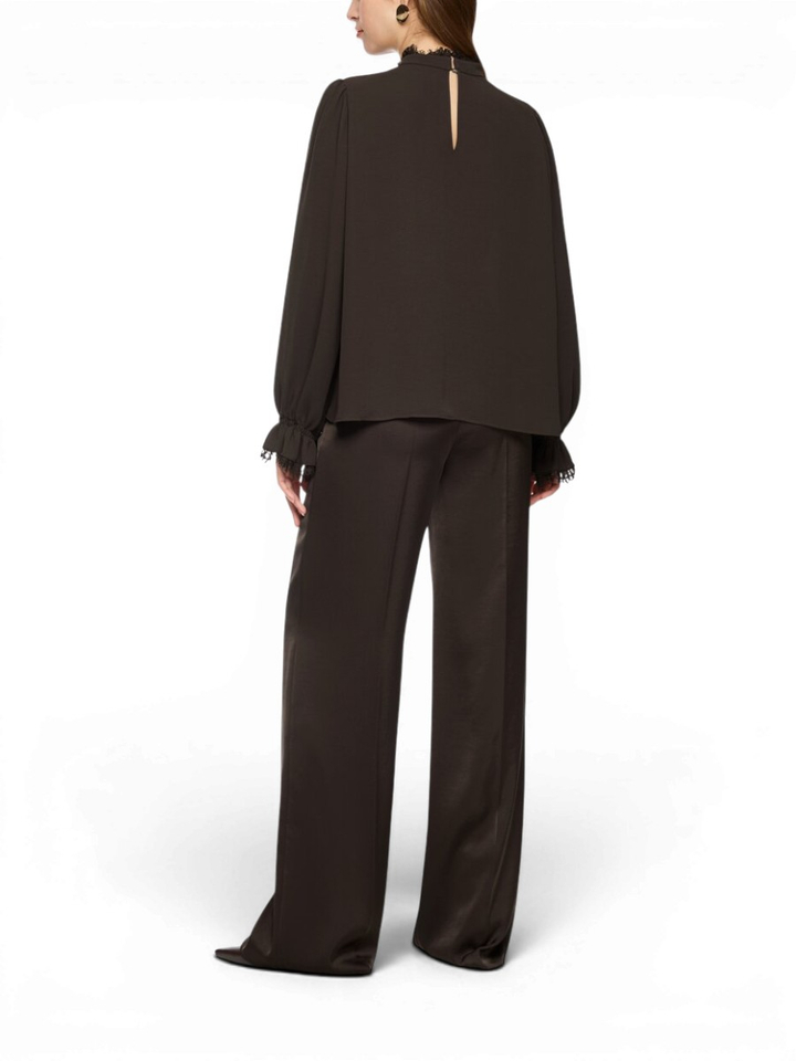 Donkerbruine soepelvallende blouse met kant Marccain