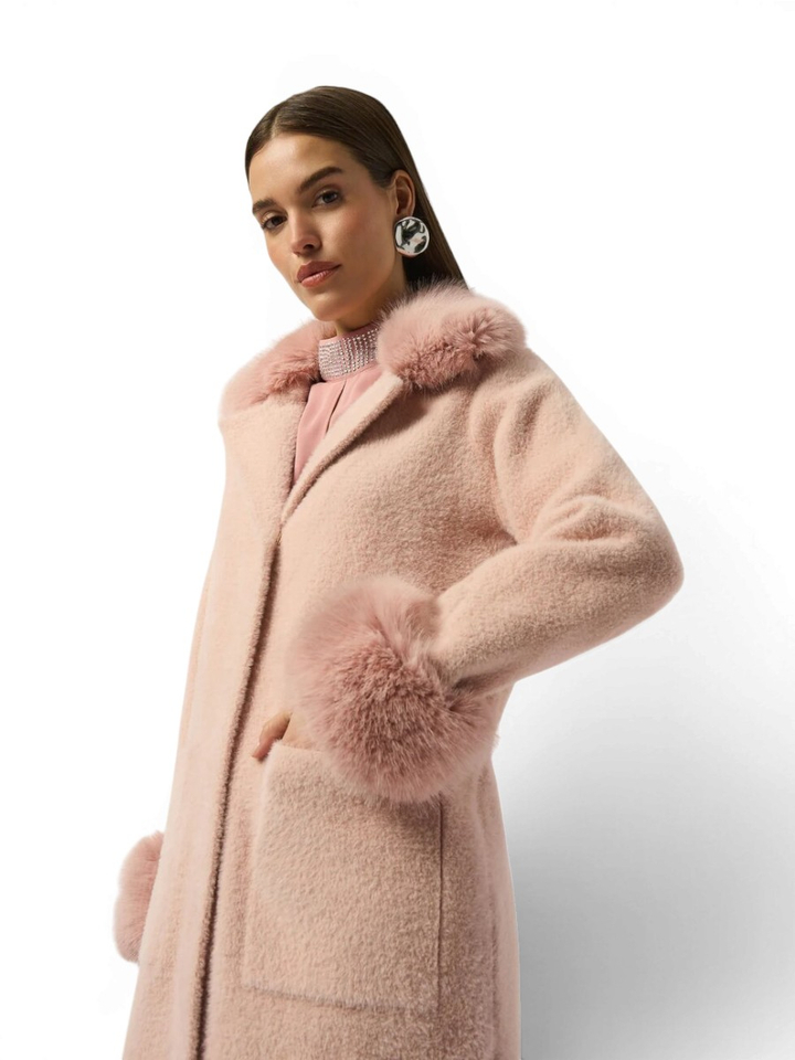 Roze lange fluffy jas met imitatiebond Joseph Ribkoff 