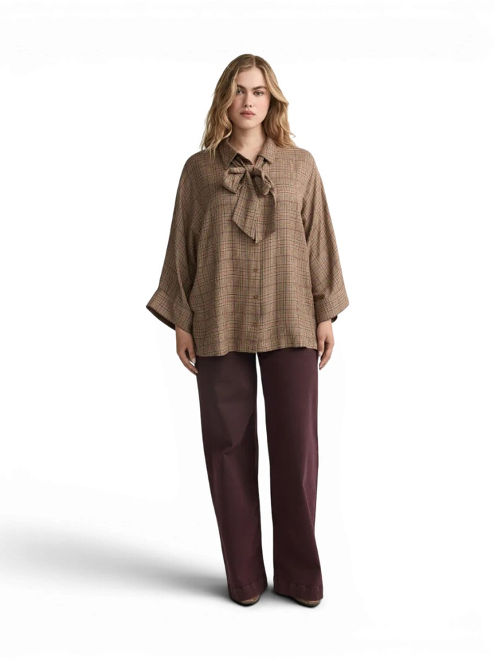 Beige bloes in ruit motief Huigje Xandres 