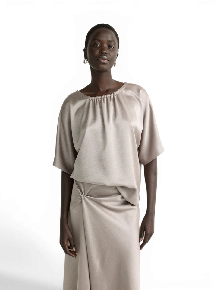 Beige satijnen blouse met fronsjes Hettie Xandres