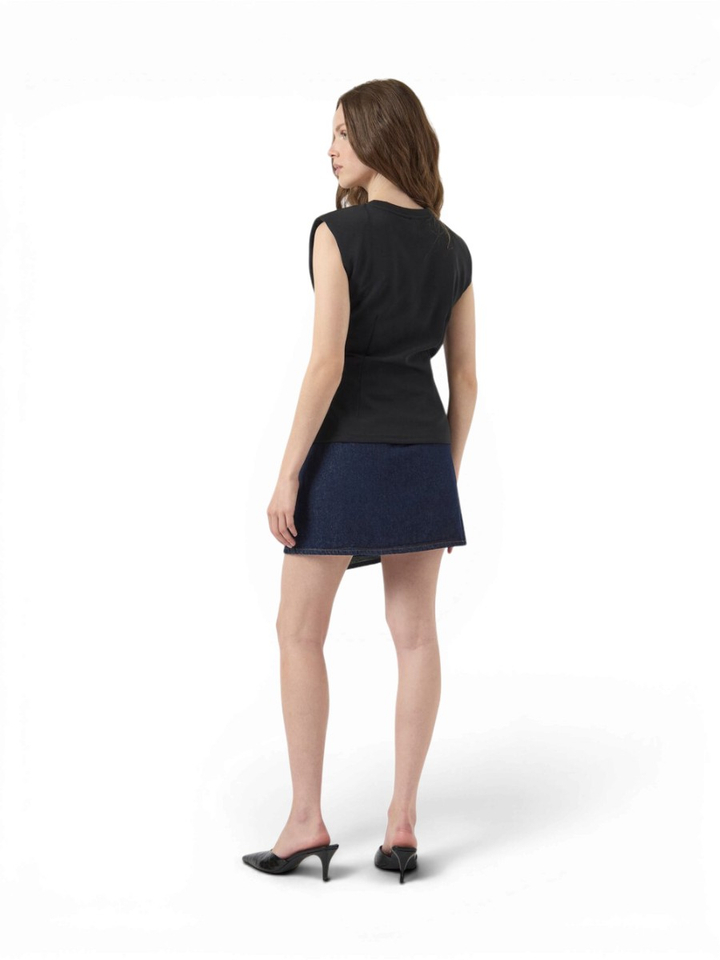 Zwarte t-shirt met strop detail Yaspina Y.A.S.