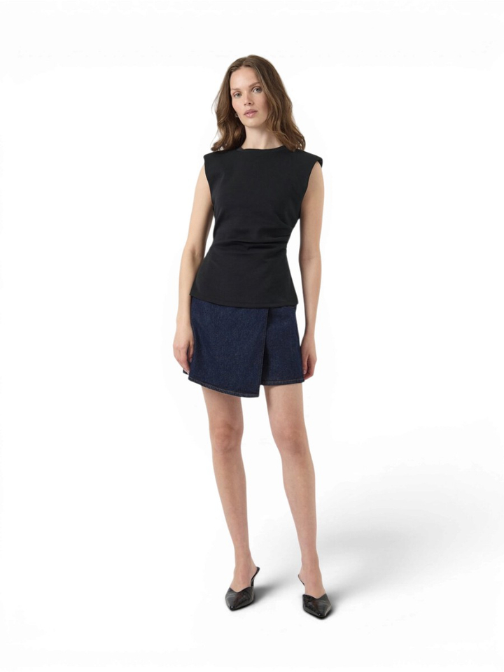 Zwarte t-shirt met strop detail Yaspina Y.A.S.
