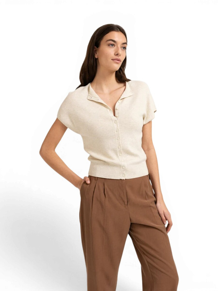 Beige gebreid vest met korte mouwen en knopen aan de voorkant YAYA