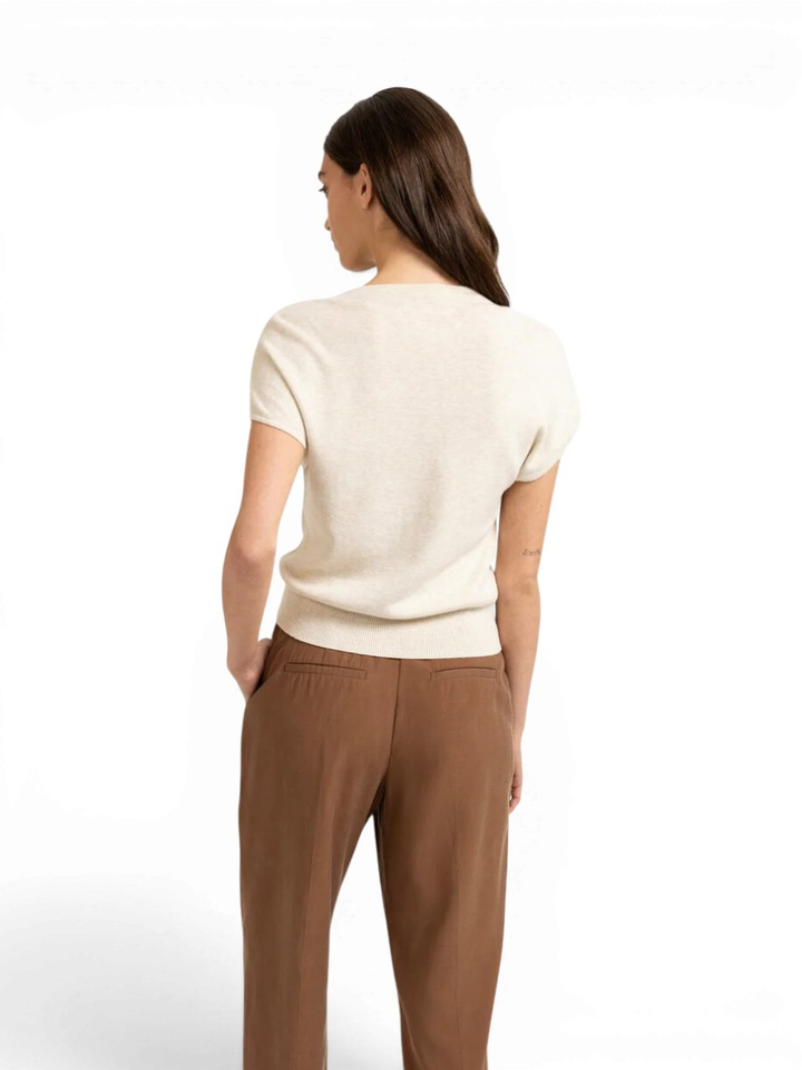 Beige gebreid vest met korte mouwen en knopen aan de voorkant YAYA