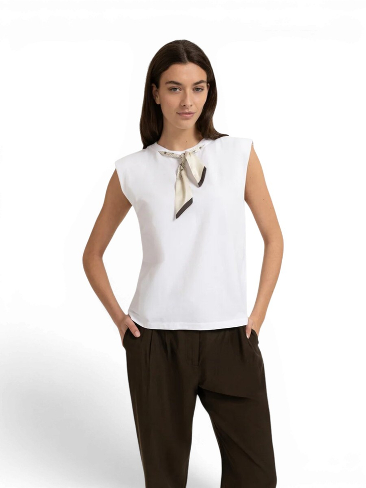 Witte mouwloze dubbellaagse top met sjaaldetail Yaya 