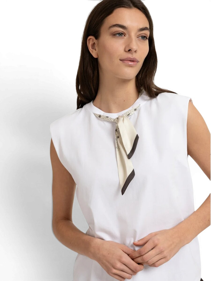 Witte mouwloze dubbellaagse top met sjaaldetail Yaya 