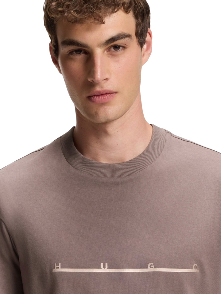 Taupekleurige t-shirt met korte mouwen en ronde hals Datri Hugo Boss