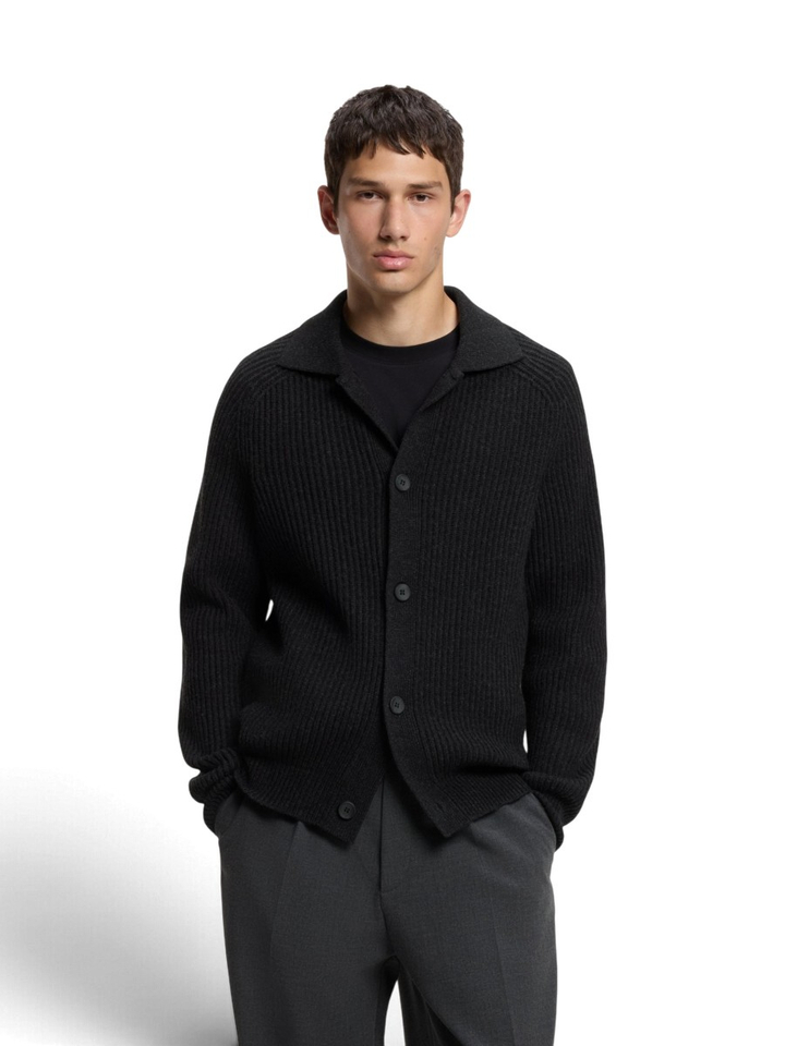 Zwarte pull met overhemdkraag van een scheerwolmix Hugo Boss 