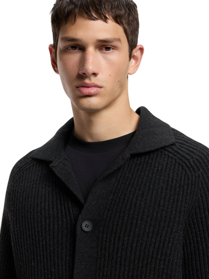 Zwarte pull met overhemdkraag van een scheerwolmix Hugo Boss 