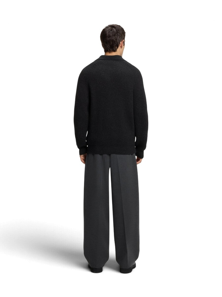Zwarte pull met overhemdkraag van een scheerwolmix Hugo Boss 