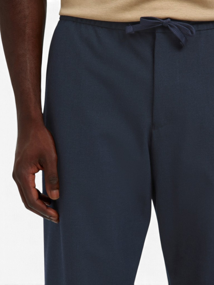 Donkerblauwe broek met elastische tailleband en trekkoord Selected 
