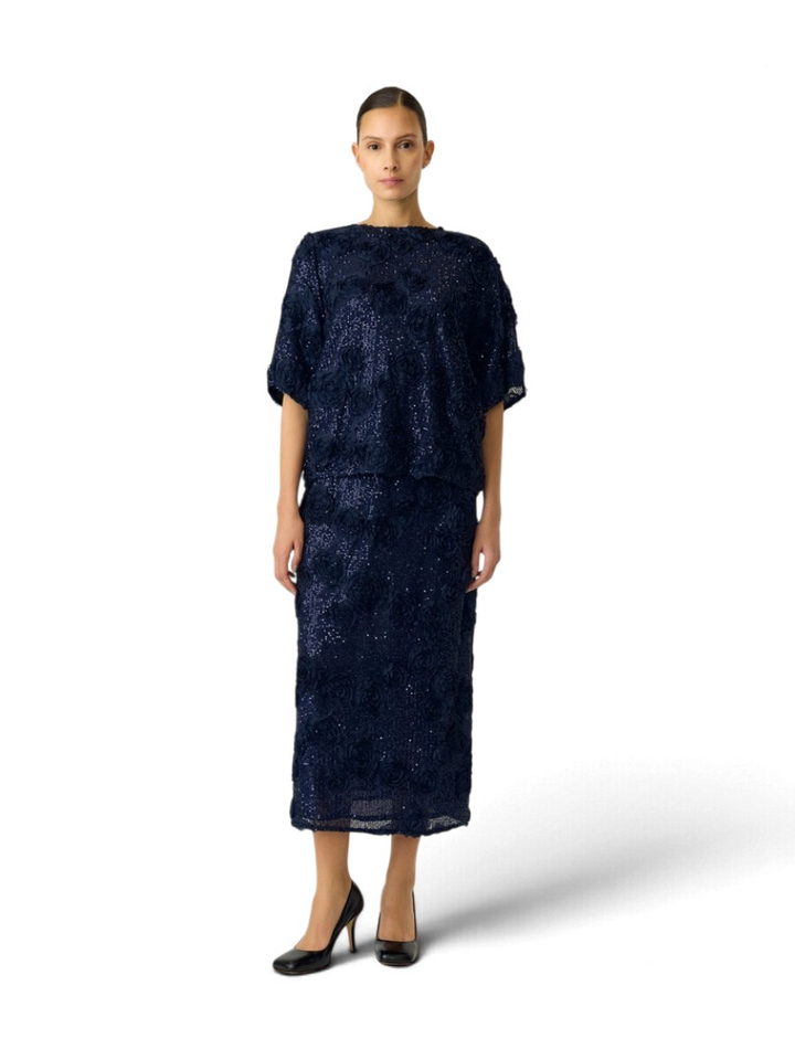 Donkerblauwe t-shirt met bloemen en pailletten Y.A.S.