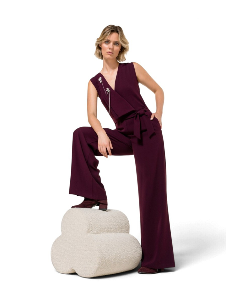 Aubergine jumpsuit met kettingdetail Caroline Biss