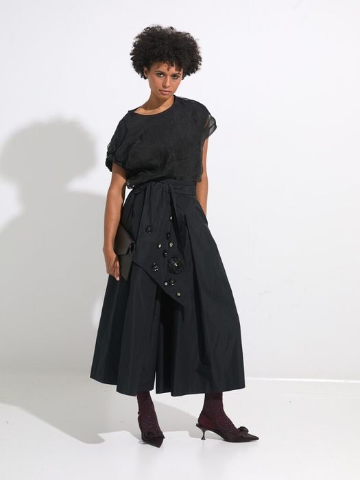 Dames shop the look van Essentiel, Laurence Delvallez, Etrier, Rabens en Psophia Winter 2025 shoot 1