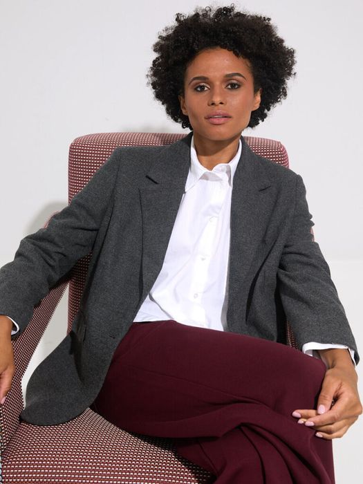 Dames shop the look van Bellerose, Clio, Selected, DouDoun en New Balance Winter 2025 shoot 1