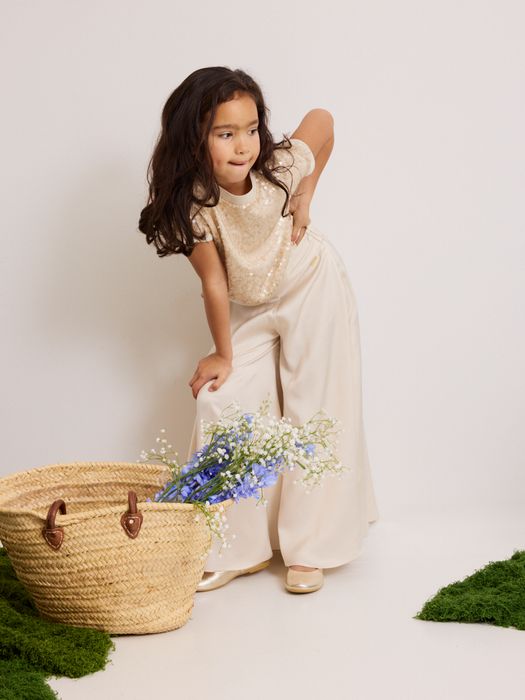 Meisjes shop the look van Blue Bay, Diamante Blu en Rtb Zomer 2026 communie campagne
