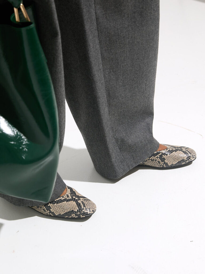 Dames shop the look van Essentiel, Kujten, Soeur, Ma Poesie en Gabor Winter 2025 shoot 1