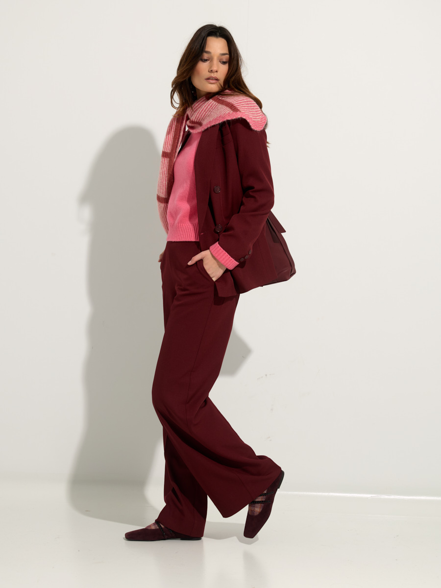 Dames shop the look van Clio, Essentiel, Kujten, Kennel + Schmenger en Ma Poesie Winter 2025 shoot 4