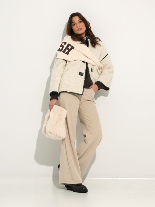 Dames shop the look van Academia, Ba&Sh, Barts, K&J, Noir 'n' Blue en Trumans Winter 2025 shoot 4