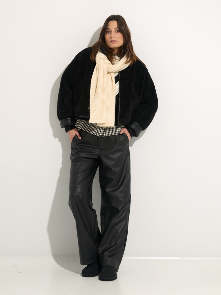 Dames shop the look van Bellerose, Frnch, Ugg, Edited en Suncoo Winter 2025 shoot 4