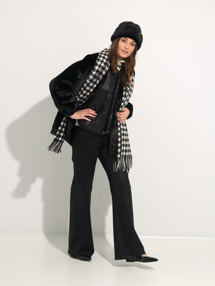 Dames shop the look van Barts, For all Mankind, Kennel + Schmenger, Liu Jo en Apparis Winter 2025 shoot 4