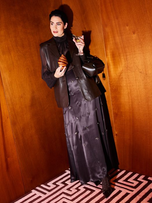 Dames shop the look van Cycleur De Luxe, Flo, Liviana Conti, Hidesins en Mrs Hosiery Winter 2025 party campagne
