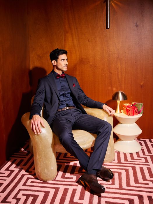 Heren shop the look van Fakts, Profuomo Michaelis, Dressler en Doucals winter 2025 party campagne