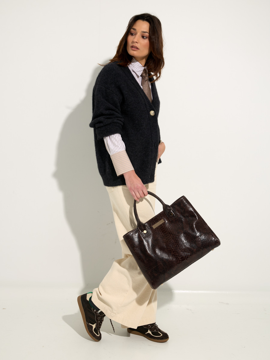 Dames shop the look van Academia, Clio, Profuomo, Collectors club, Alohas en Mrs Hosiery Winter 2025 shoot 4