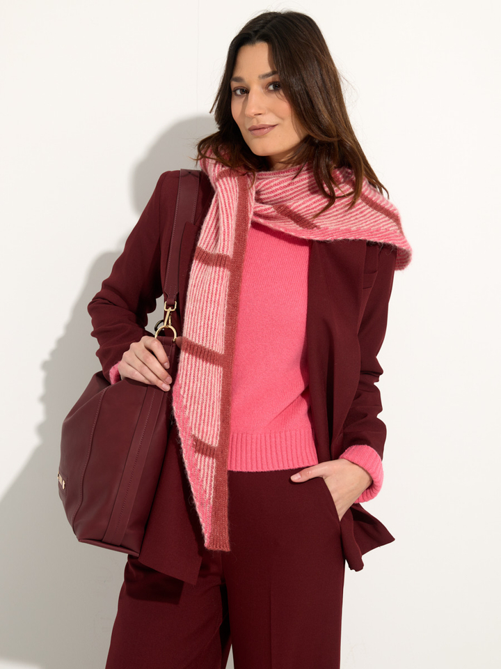 Dames shop the look van Clio, Essentiel, Kujten, Kennel + Schmenger en Ma Poesie Winter 2025 shoot 4