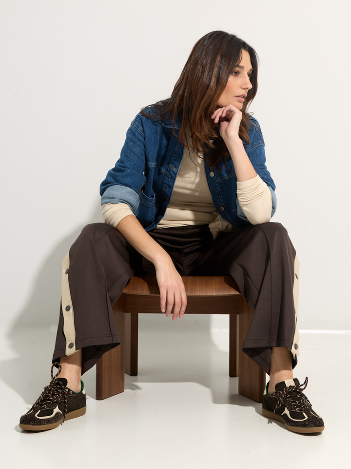 Dames shop the look van MSCH, Vila, Neo Noir, Iriedaily, Alohas en Twist My Bag Winter 2025 shoot 4
