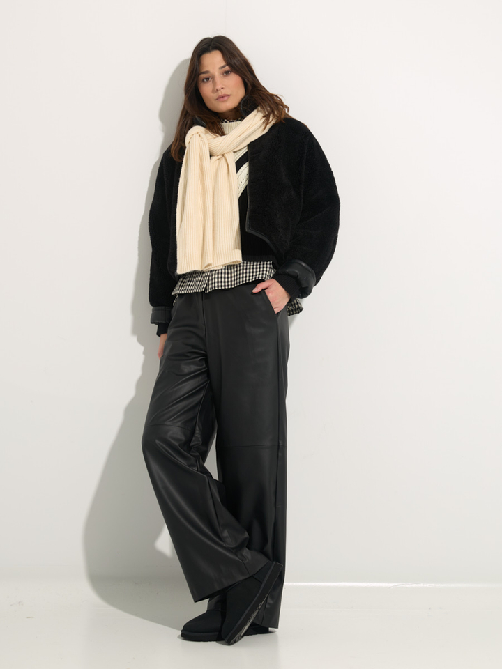 Dames shop the look van Bellerose, Frnch, Ugg, Edited en Suncoo Winter 2025 shoot 4