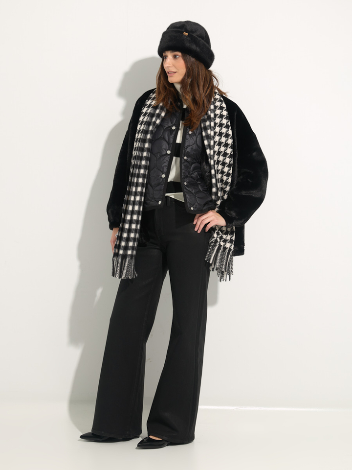 Dames shop the look van Barts, For all Mankind, Kennel + Schmenger, Liu Jo en Apparis Winter 2025 shoot 4