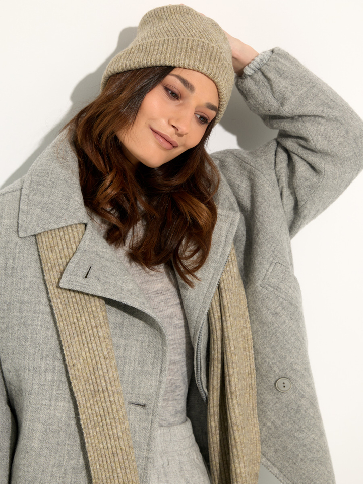 Dames shop the look van Barts, Duno, New Balance, Club L'Avenir en Rabens Winter 2025 shoot 4