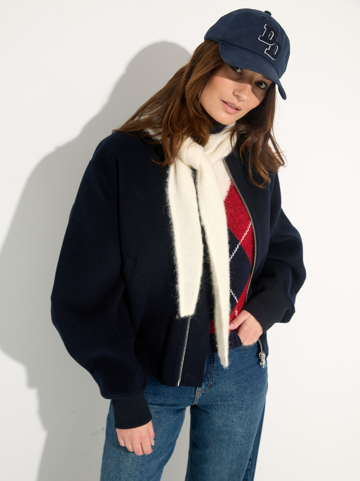 Dames shop the look van Essentiel, K&J, Munthe, Numph, Pertini, Semicouture en DouDoun Winter 2025 shoot 4