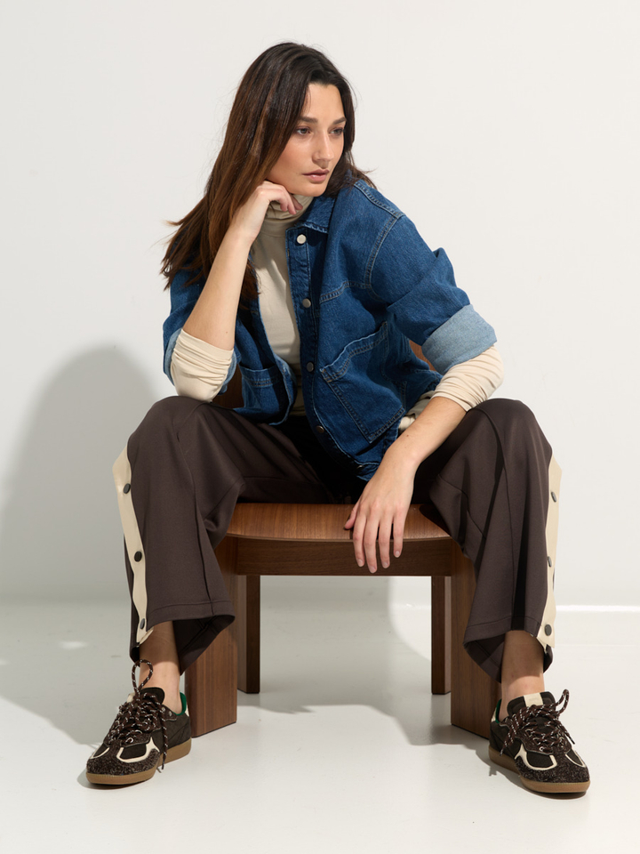 Dames shop the look van MSCH, Vila, Neo Noir, Iriedaily, Alohas en Twist My Bag Winter 2025 shoot 4