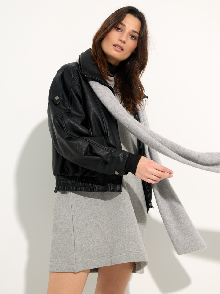 Dames shop the look van Essentiel, Les Soeurs, HUB, Ame, Suncoo en Twns Winter 2025 shoot 4