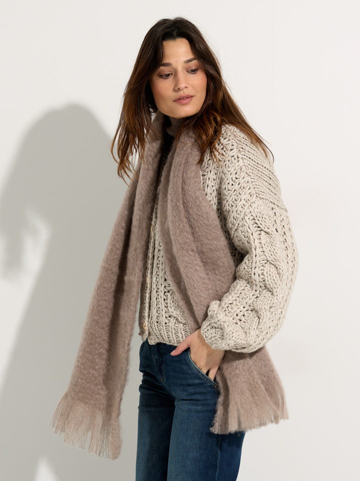 Dames shop the look van Josh V, Les Tricots de Lea, Liu Jo, Ugg en 814 Ezcaray Winter 2025 shoot 4