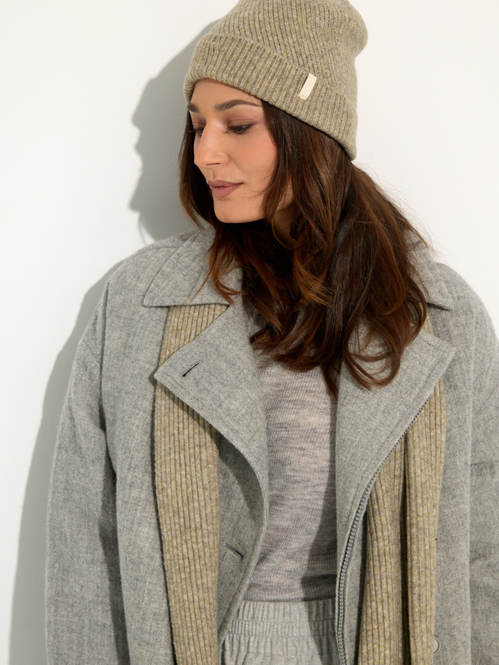 Dames shop the look van Barts, Duno, New Balance, Club L'Avenir en Rabens Winter 2025 shoot 4