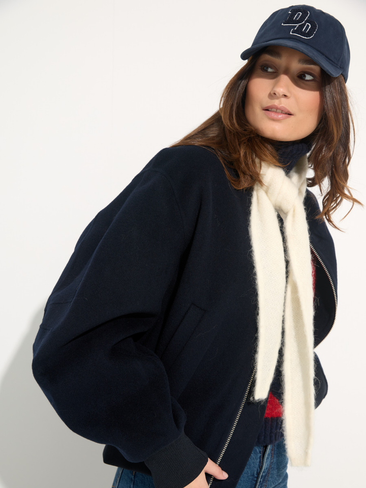 Dames shop the look van Essentiel, K&J, Munthe, Numph, Pertini, Semicouture en DouDoun Winter 2025 shoot 4