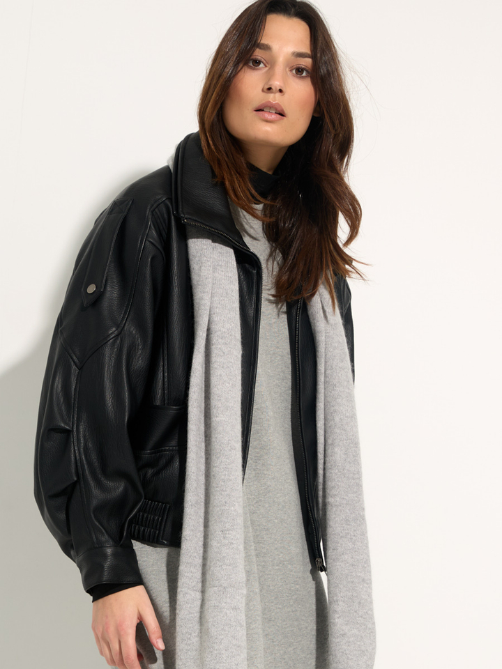 Dames shop the look van Essentiel, Les Soeurs, HUB, Ame, Suncoo en Twns Winter 2025 shoot 4