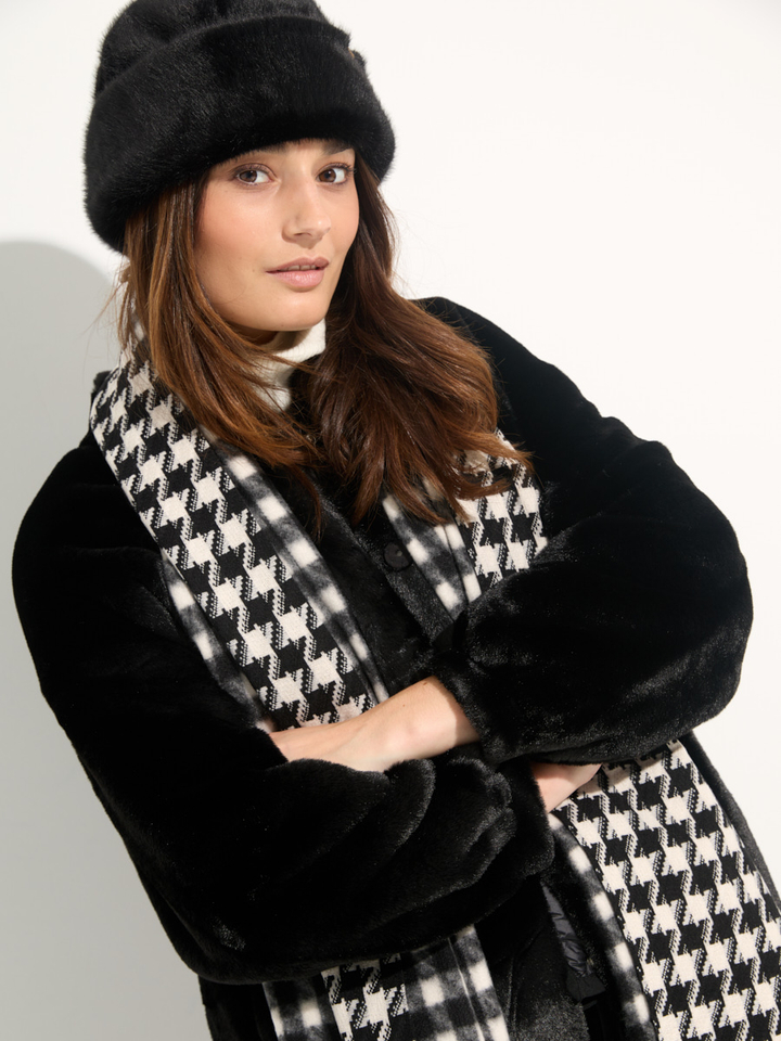 Dames shop the look van Barts, For all Mankind, Kennel + Schmenger, Liu Jo en Apparis Winter 2025 shoot 4