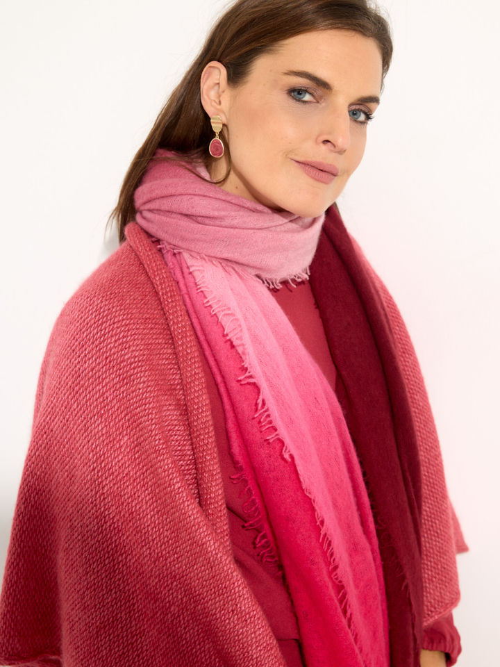 Dames shop the look van Scarf, Furore en Roberto Festa Winter 2025 shoot 4