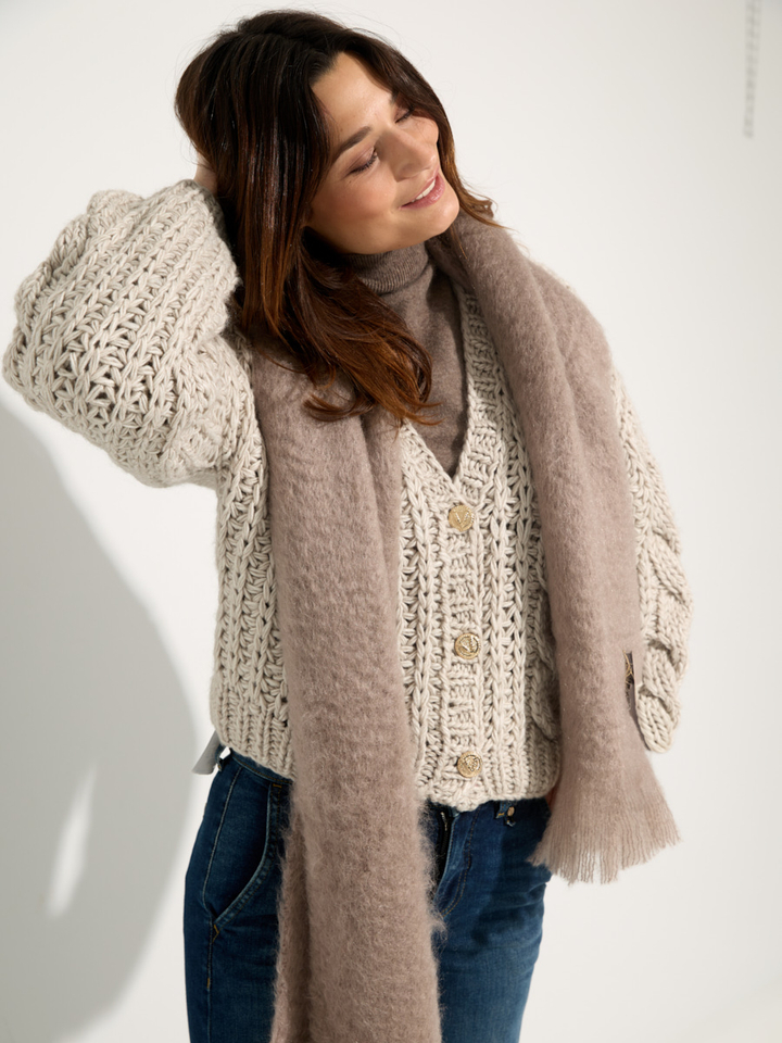 Dames shop the look van Josh V, Les Tricots de Lea, Liu Jo, Ugg en 814 Ezcaray Winter 2025 shoot 4